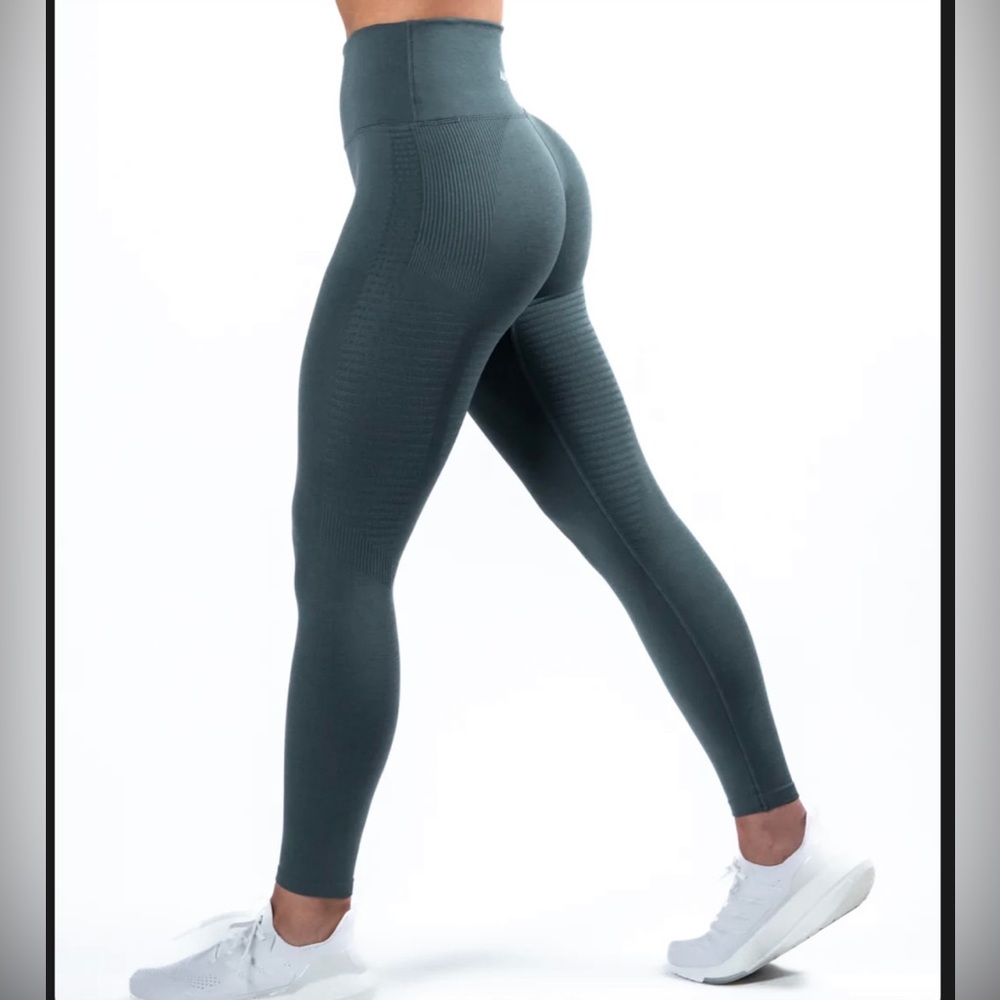 Alphalete Halo BNWOT XL
